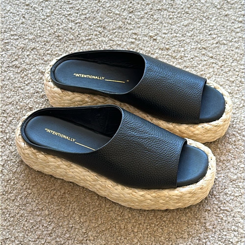 *NEW IN BOX* INTENTIONALLY BLANK hightide espadrille platform slide in black 8
